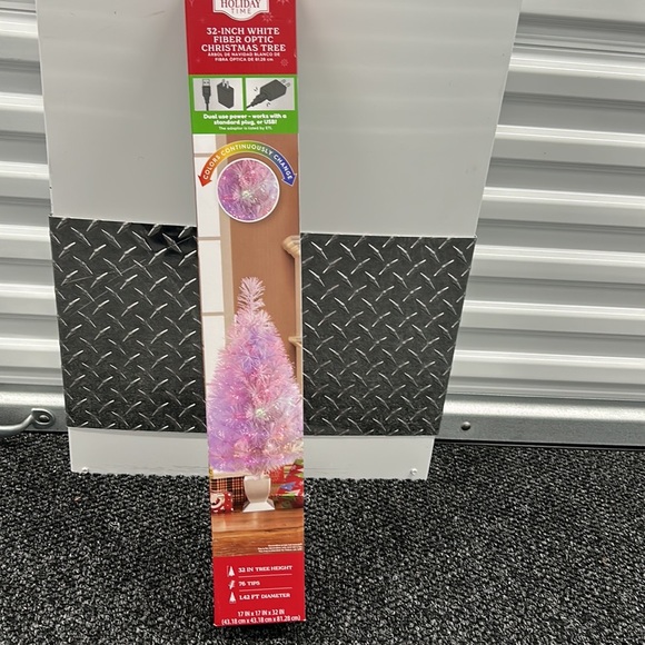 Holiday Time 32” Fiber Optic Christmas Tree New Pink - Picture 4 of 4